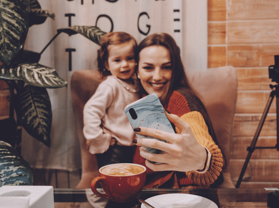 Rahasia Sukses Ibu Jadi Influencer di Era Digital Vlogger Mom